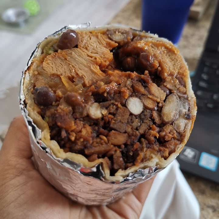 photo of Vegan Eats Burrito gigante shared by @silvialeon92 on  26 Apr 2020 - review