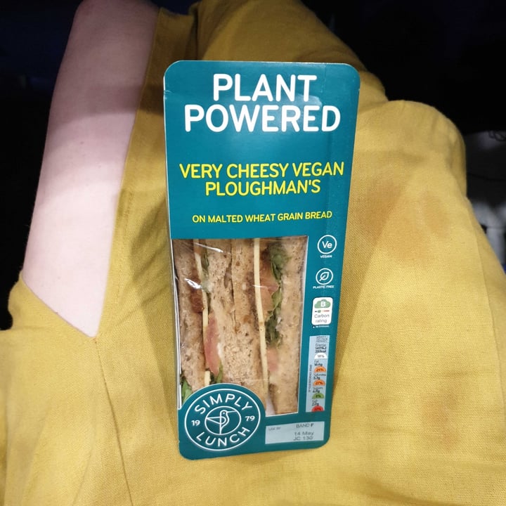 photo of Simply Lunch  Very Cheesy Vegan Ploughman's shared by @timea on  17 May 2022 - review