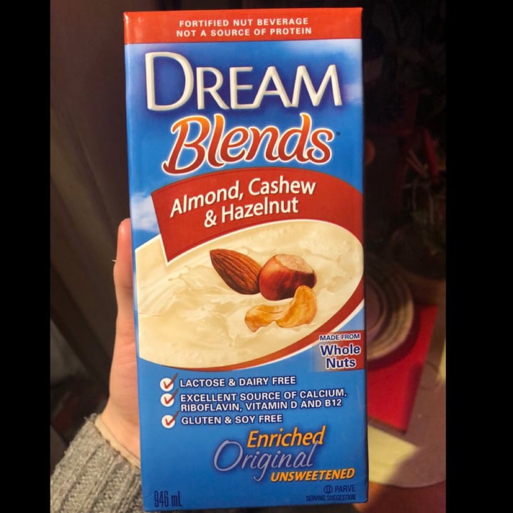 photo of Dream blends Almond, Cashew , Hazelnut Milk 🥛 shared by @malakaijinto on  15 Feb 2021 - review