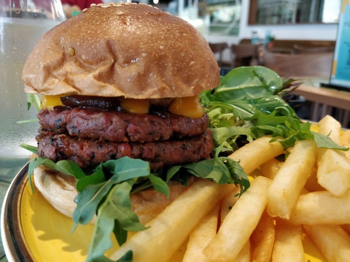 photo of Privé Tiong Bahru Plant-Based Truffled Mushroom Swiss Burger shared by @mikebroadhead on  19 Mar 2020 - review
