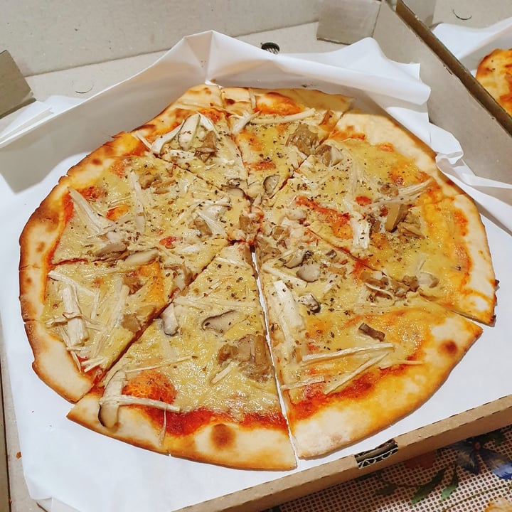 photo of WS Deli Experience Store Truffle Porcini Funghi Pizza shared by @mavv1 on  27 Nov 2020 - review
