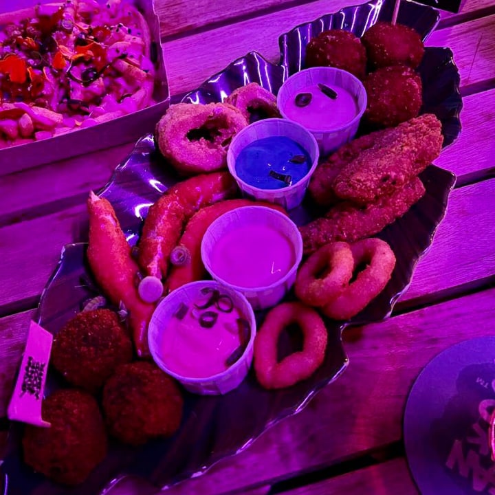 photo of Vegan Junk Food Bar Sumo platter shared by @asepticfrost on  22 Aug 2022 - review