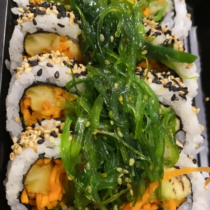 photo of Sushi YAKUZA Veggie roll shared by @mafeab on  26 May 2020 - review