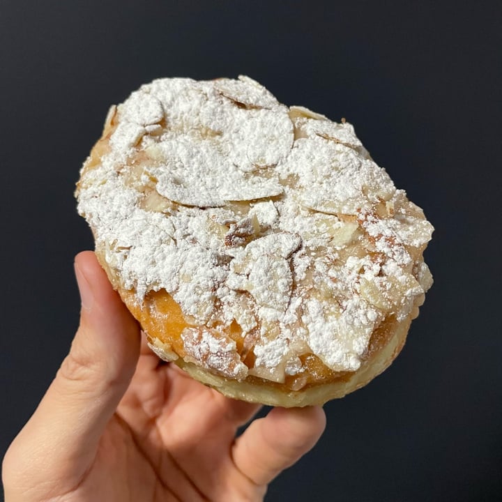 photo of MACHINO DONUTS Almond Dulce de Leche shared by @xdarrenx on  19 Dec 2021 - review