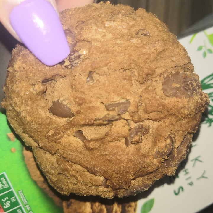 photo of ALDI Vegan chunky chocolate chip cookies shared by @veganellas on  05 Oct 2020 - review