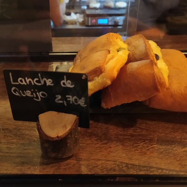 菜肴“Lanche de Queijo”的照片