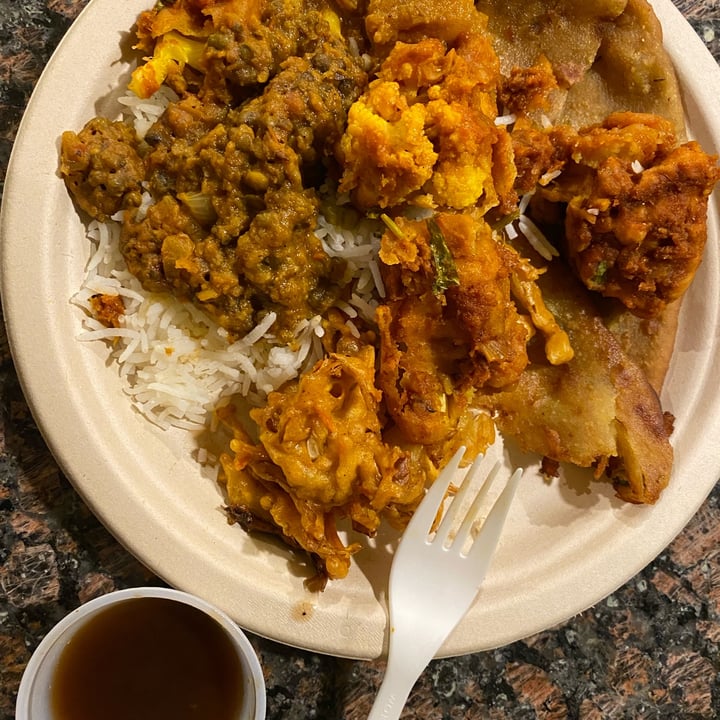 photo of Sherpa Grill 2 Indian Nepali Restaurant Cauliflower China Town, Aloo Paratha, Potato & Cauliflower, Daal Yellow, Veggie Poppers shared by @gracelovesanimals on  12 Feb 2022 - review
