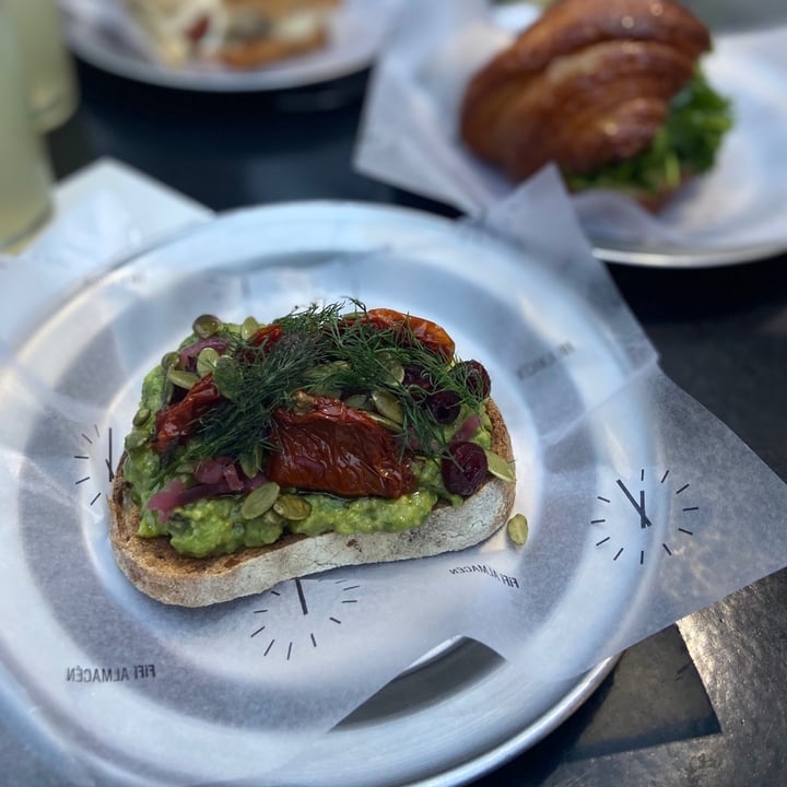 photo of Fifi Almacén Avo Toast shared by @batips on  18 Mar 2021 - review