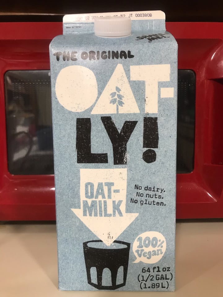 photo of Oatly Oat Milk Low-fat shared by @thepintsizedvegan on  26 Aug 2019 - review