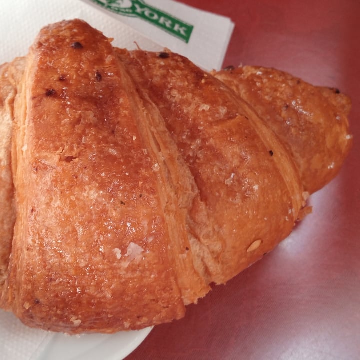 photo of DolcePisa -vegan options Croissant Vuoto shared by @squirrelmops on  26 Jun 2022 - review