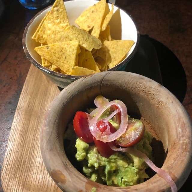 Photo of the dish “Guacamole con nachos”