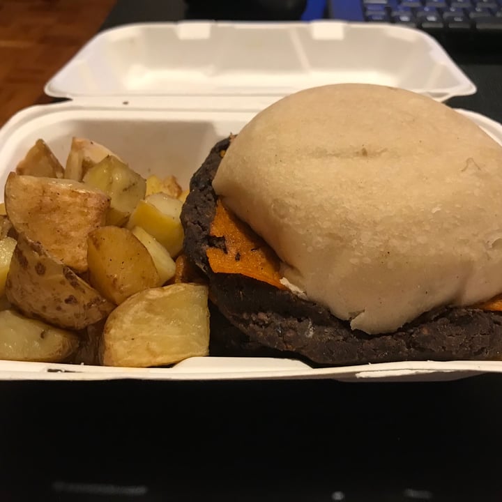 photo of Estilo Veggie Hamburguesa Doble Watson shared by @karenmayra on  25 Nov 2020 - review