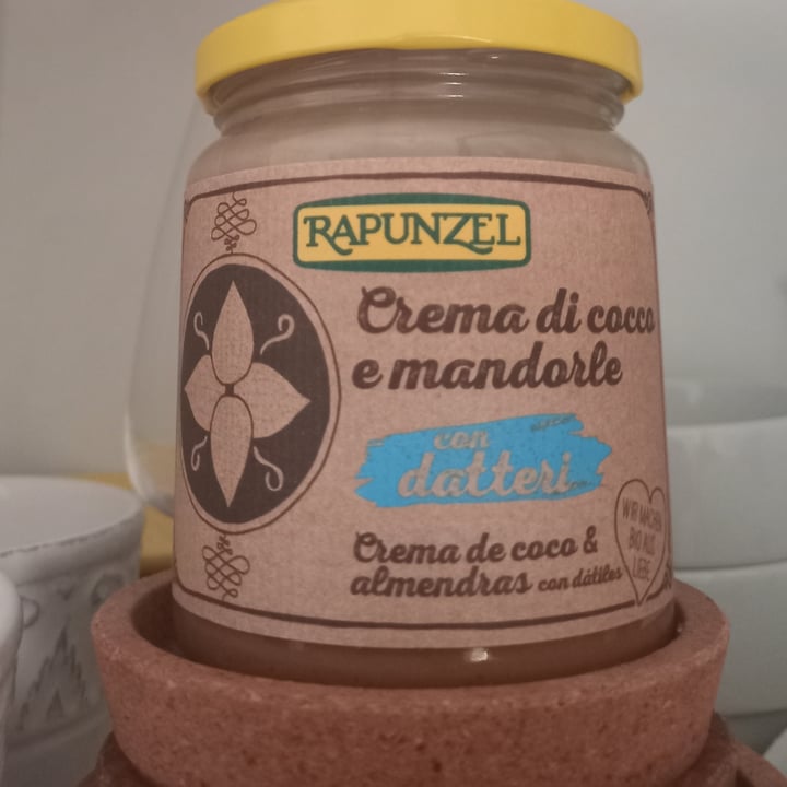 photo of Rapunzel Crema cocco mandorle E Datteri shared by @simoveggy on  03 Jul 2022 - review