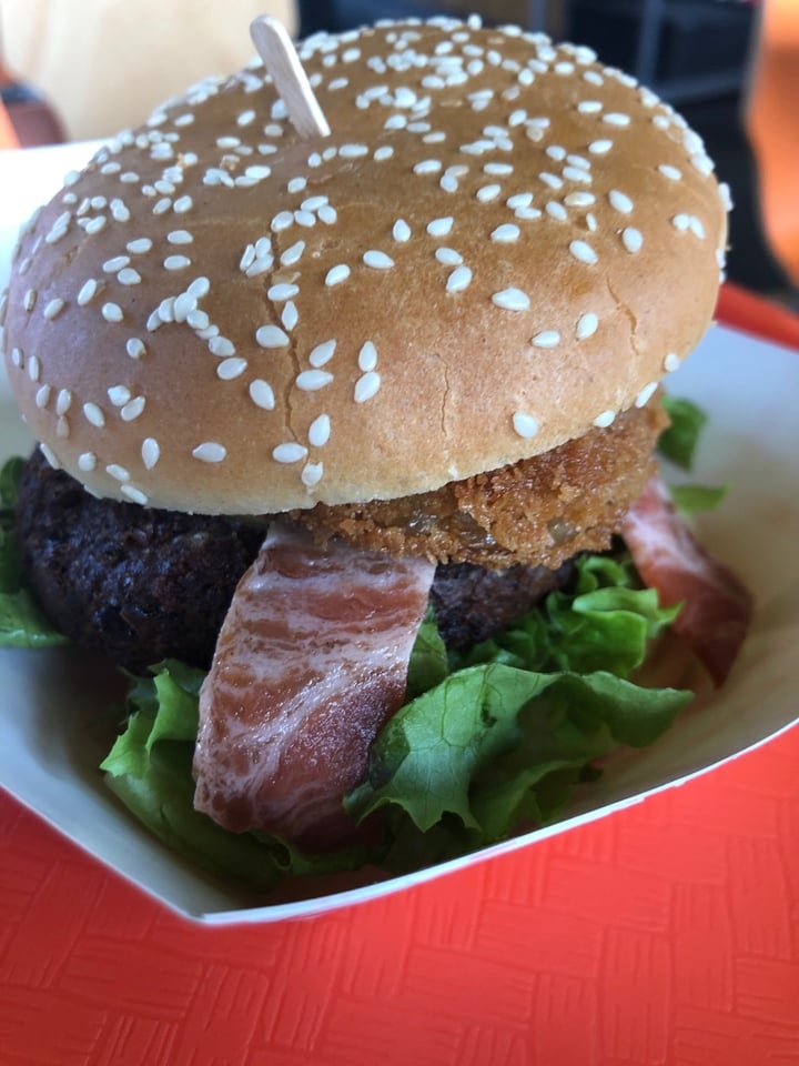 photo of One Veg World Duarte BBQ Bac-un Cheeze Burger shared by @lindaelizabeth on  21 Oct 2019 - review