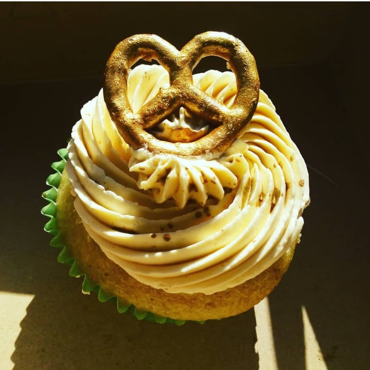 photo of The Gypsy Kitchen Vegan Bakery Cupcake shared by @veganonthesavannah on  01 Jun 2020 - review