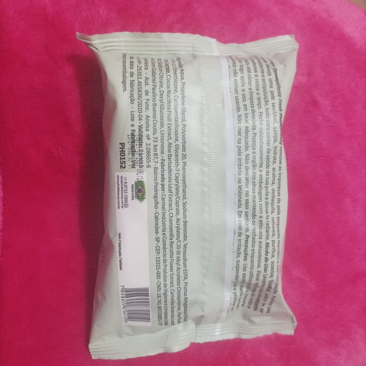 photo of Phállebeauty Cosmetics Lenço Demaquilante shared by @lokalari11 on  02 Jul 2022 - review