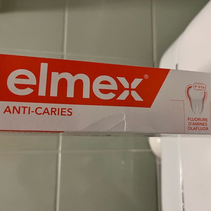 review photo of Elmex Dentifricio Protezione Carie Professional shared by @claraguidalioff on 05 Apr 2022 - review