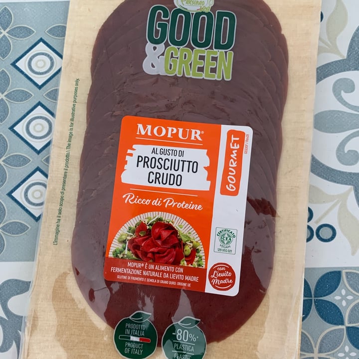 photo of Mopur vegetalfood Al gusto di prosciutto crudo shared by @veganzuzi on  11 Jun 2022 - review