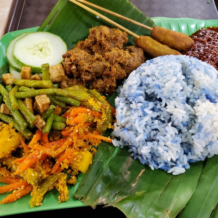 photo of Daily Green 吉祥素 Peranakan Blue Pea Nasi Lemak shared by @radicpunk on  28 Apr 2021 - review