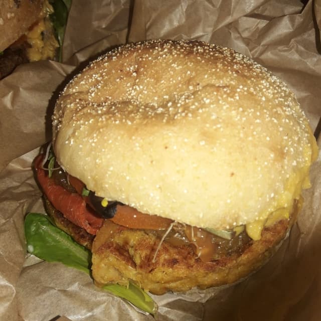 Foto del plato “Hamburguesa garbanzos”
