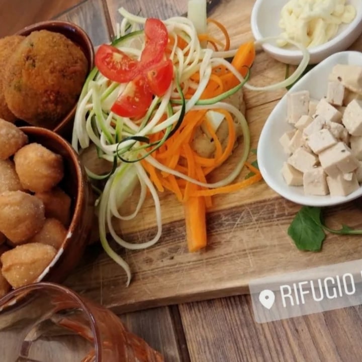 photo of Rifugio Romano ANTIPASTO DEL RIFUGIO VEGAN shared by @francesca9 on  25 Apr 2022 - review