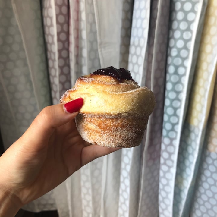photo of Black Rabbit Custard & Blackcurrant Cruffin shared by @actofcynic on  28 Jul 2020 - review