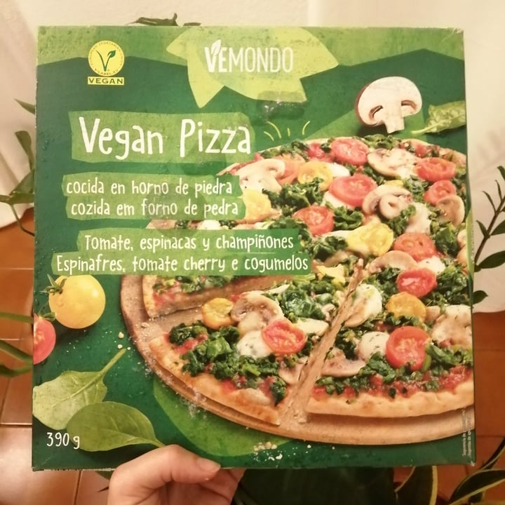 photo of Vemondo  Vegan Pizza Verdura shared by @xandavegan on  02 Aug 2022 - review