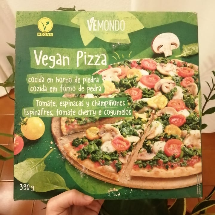 review photo of Vemondo Vegan Pizza Verdura shared by @xandavegan on 02 Aug 2022 - review