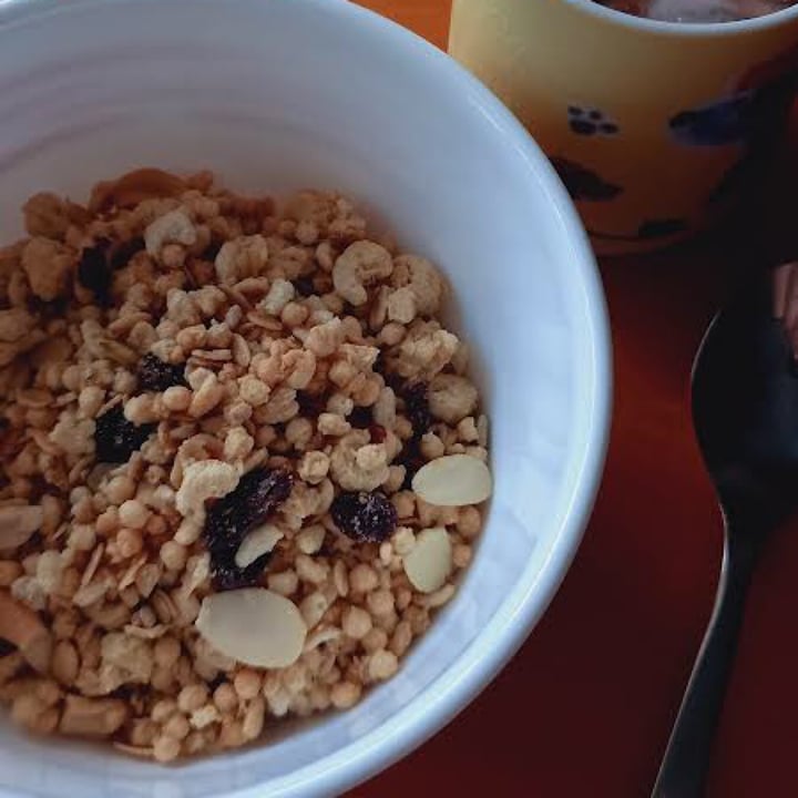 review photo of Kellogg's Deluxe Nuts granola shared by @justanotherveggie on 17 Nov 2021 - review