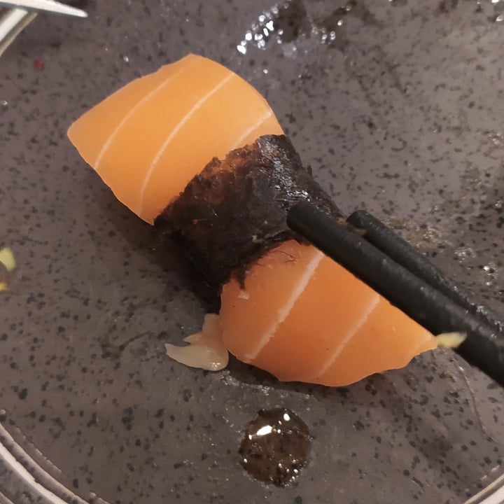 photo of Domò Sushi Nigiri salmone vegano shared by @ilariabonfanti on  22 Aug 2022 - review