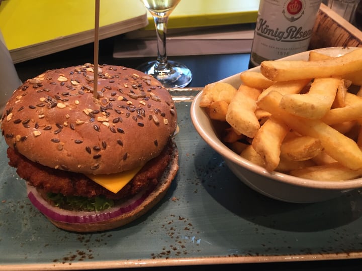 photo of HANS IM GLÜCK - Burgergrill | München Wolpertinger shared by @beachtownvegan on  04 Nov 2019 - review