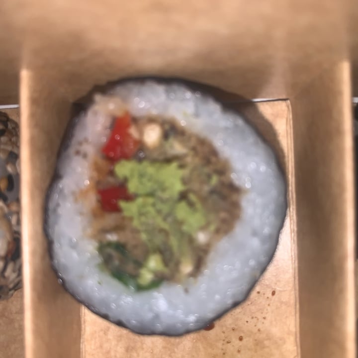 photo of Sushi Vegano- Vicente López (Delivery) Roll No-Tuna shared by @naleuem on  12 Dec 2021 - review