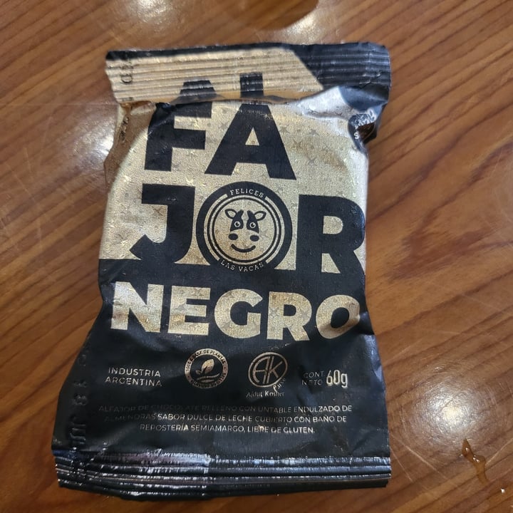 photo of Felices Las Vacas Alfajor negro sin tacc shared by @jufer088 on  24 May 2022 - review