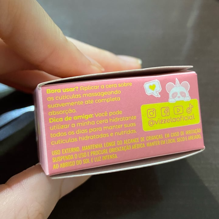 review photo of Vizzela Cosméticos Cera hidratante para cutículas shared by @claracastelani on 31 Dec 2021 - review