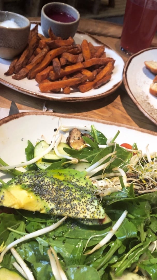 review photo of Honest Greens Plaça Catalunya Ensalada con aguacate shared by @sandraa23 on 24 Nov 2019 - review