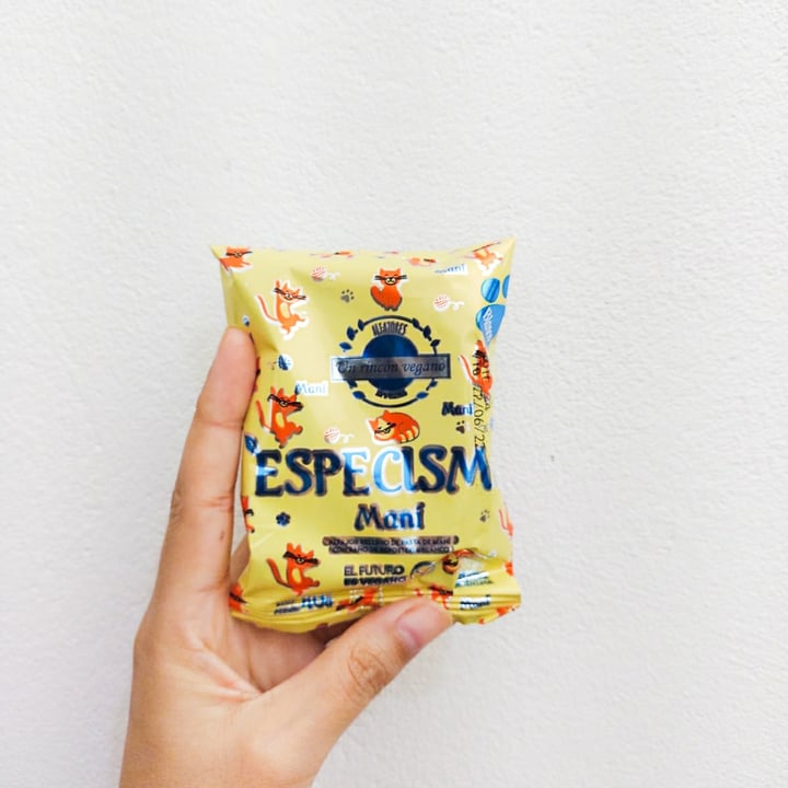 review photo of Un Rincón Vegano Especismo Cero Alfajor Relleno De Mani Con Baño De Repostería Blanco shared by @isabella05 on 11 Mar 2022 - review