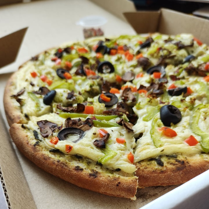 photo of Carrots Restaurant Pesto Vegetable Pizza shared by @lol1409 on  12 Jun 2022 - review