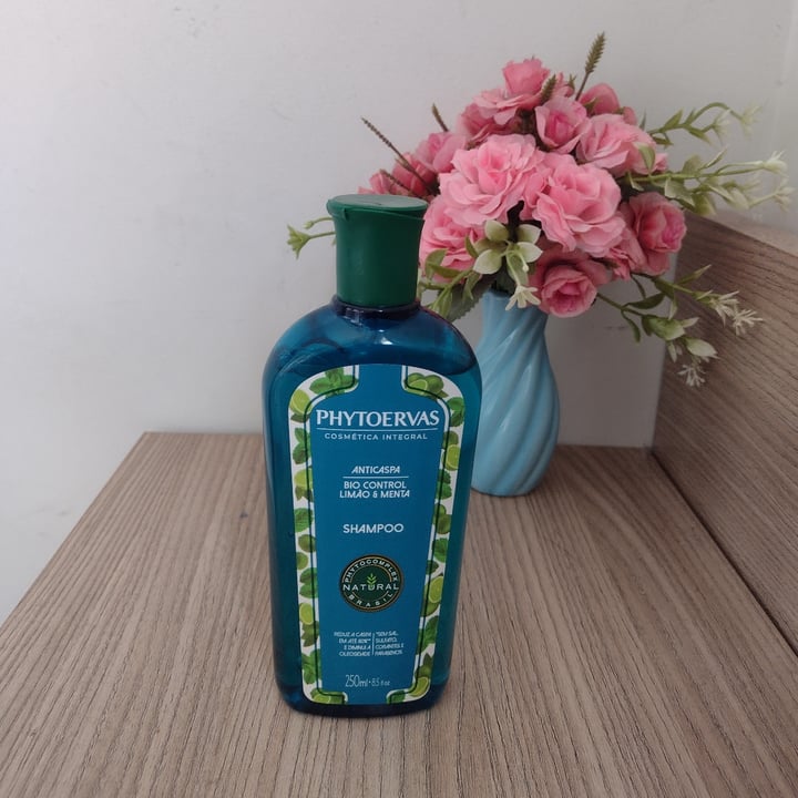 photo of Shampoo phytoervas limao e menta shared by @crisscarpelli on  10 Jun 2022 - review