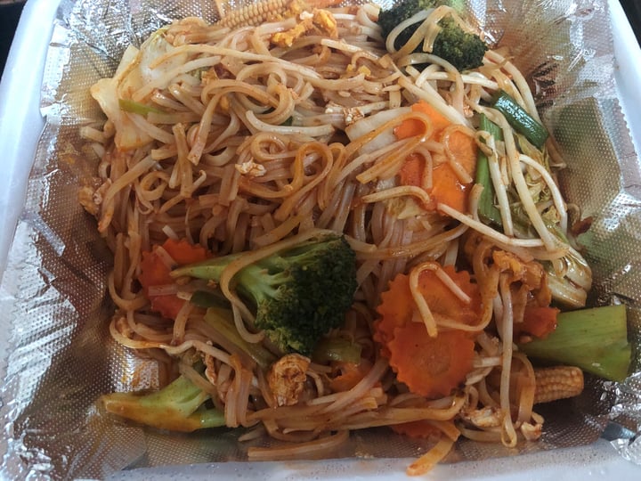 photo of Happy Thai Restaurant Pad Thai shared by @nisharespect on  03 Jul 2022 - review