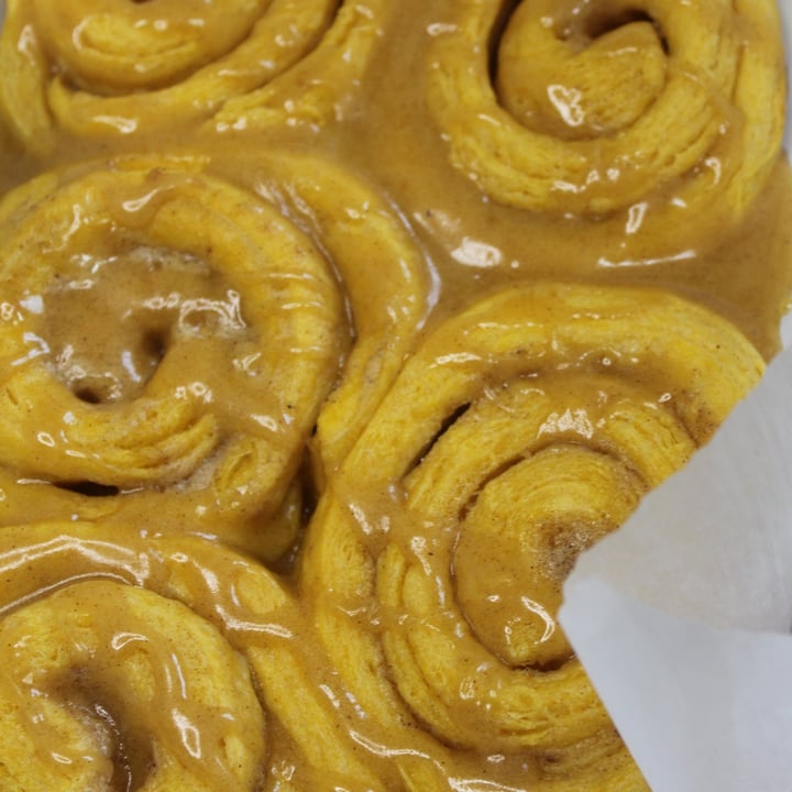 photo of Trader Joe's Pumpkin Rolls shared by @ryannelong on  28 Sep 2020 - review
