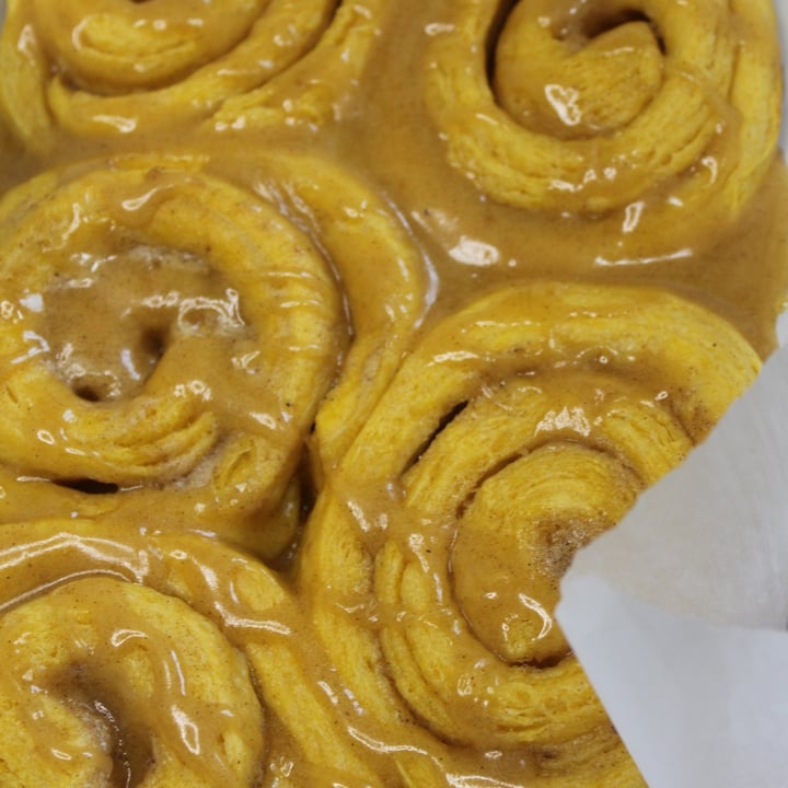 review photo of Trader Joe's Pumpkin Rolls shared by @ryannelong on 28 Sep 2020 - review