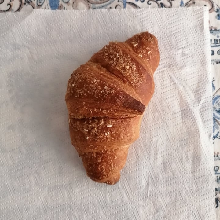 review photo of Caffe Roma Cornetto Vegano Alla Marmellata Di Ribes shared by @crispypotato on 12 Aug 2022 - review