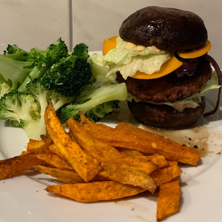 photo of Beyond Meat Beyond Burger Plant-Based Burger 19g shared by @kiyivinski on  09 Jan 2022 - review