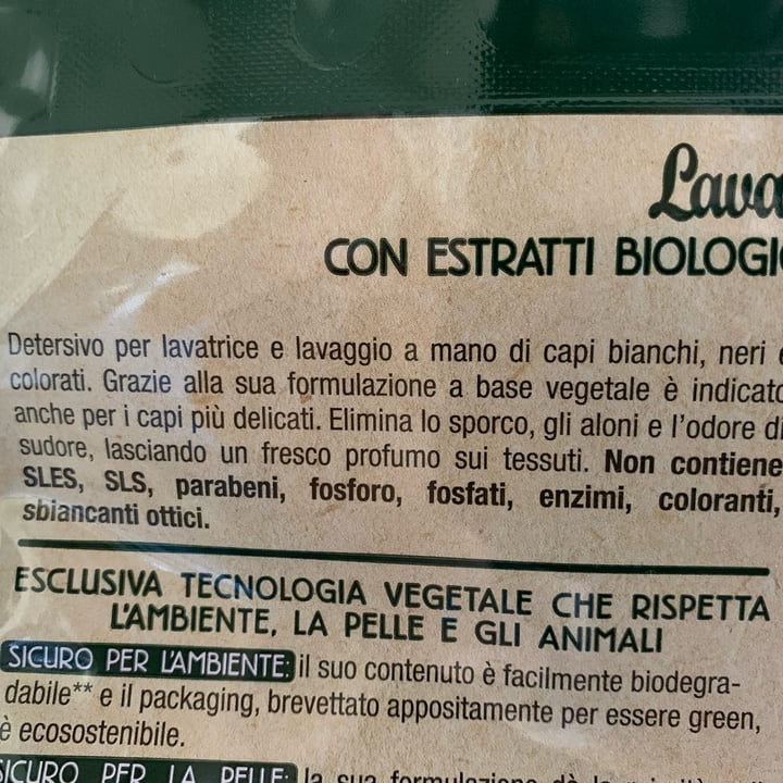 photo of Lavanderina Lavatrice e bucato a mano shared by @stemo on  30 Aug 2022 - review