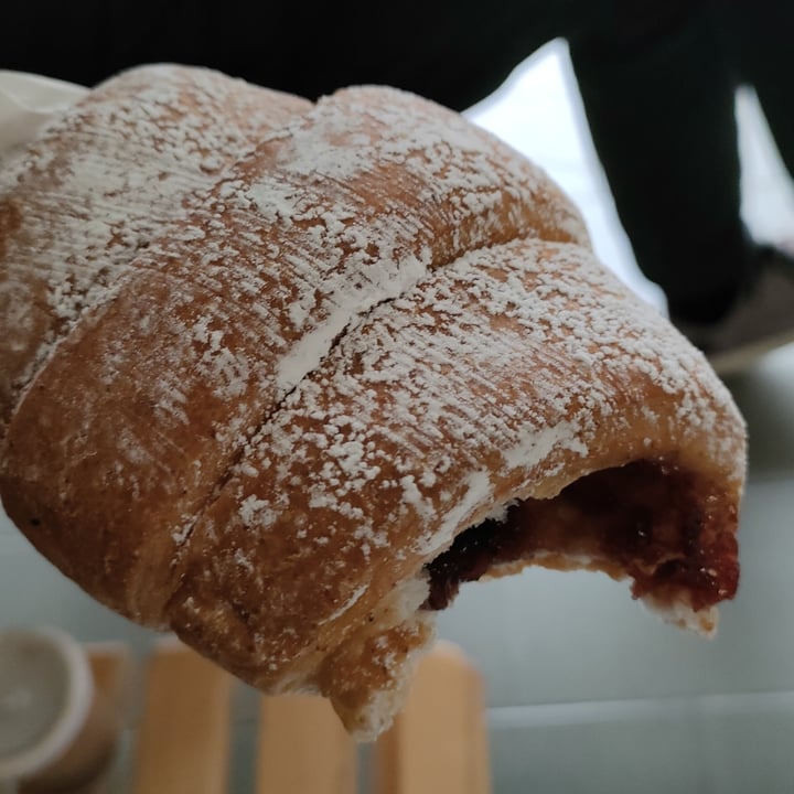 review photo of Pasticceria Modenese - Rosselli Brioche Vegana alla Ciliegia shared by @tar21i on 17 Nov 2022 - review