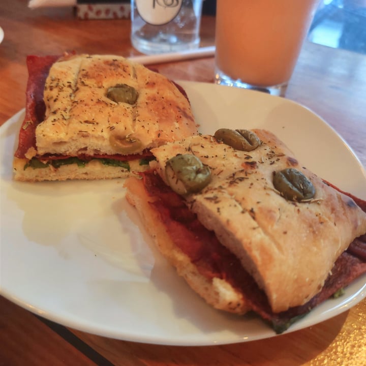 photo of OM - Vegan Coffe Shop & Beer Sándwich de focaccia shared by @camirocastro on  13 Feb 2021 - review