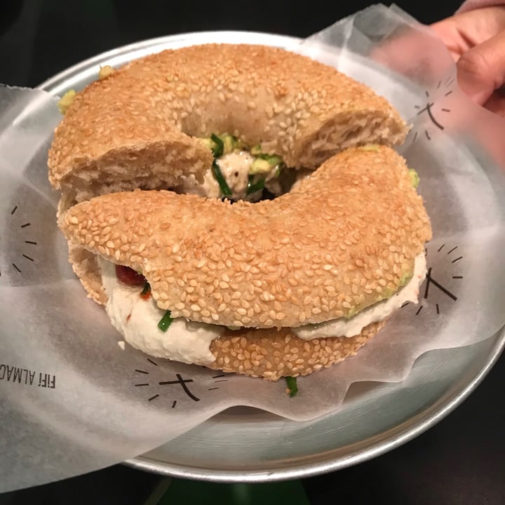 photo of Fifi Almacén Bagel de queso shared by @juliprisma on  18 Aug 2021 - review