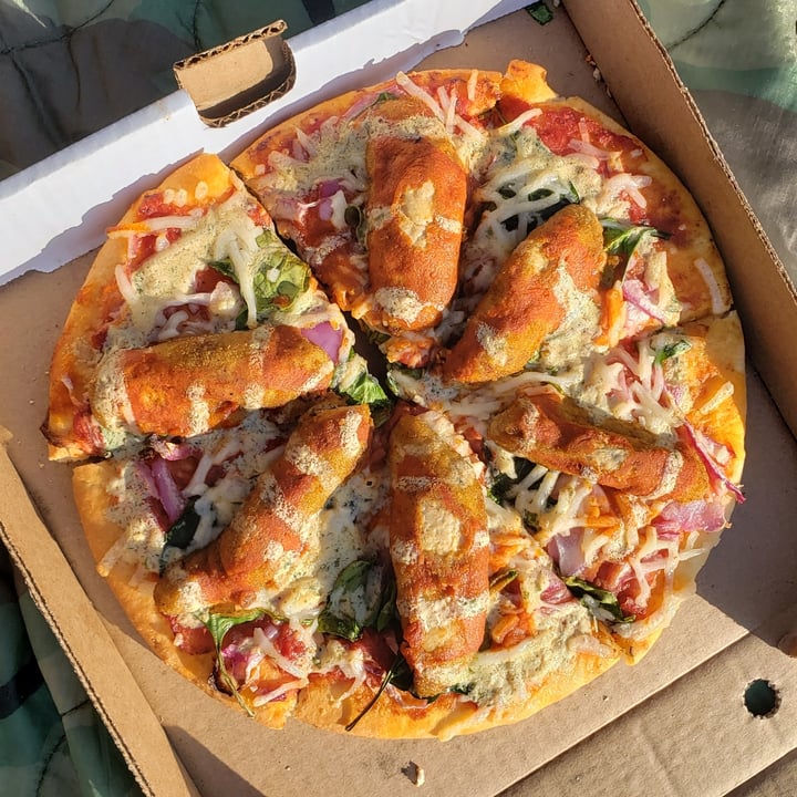 photo of Valiant's Barrie Blue Buffalo Pizza shared by @metalmel666 on  02 May 2021 - review