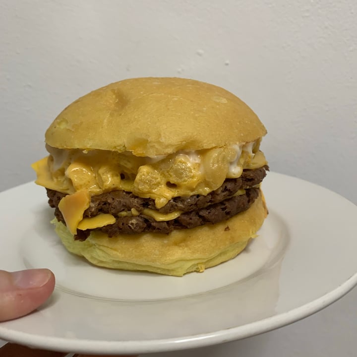 photo of VEGAN FOX Mac & cheese burger shared by @canica on  24 Jun 2021 - review