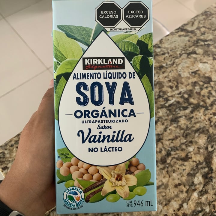 photo of Kirkland Signature Leche de soya shared by @eatingwlore on  11 Aug 2021 - review